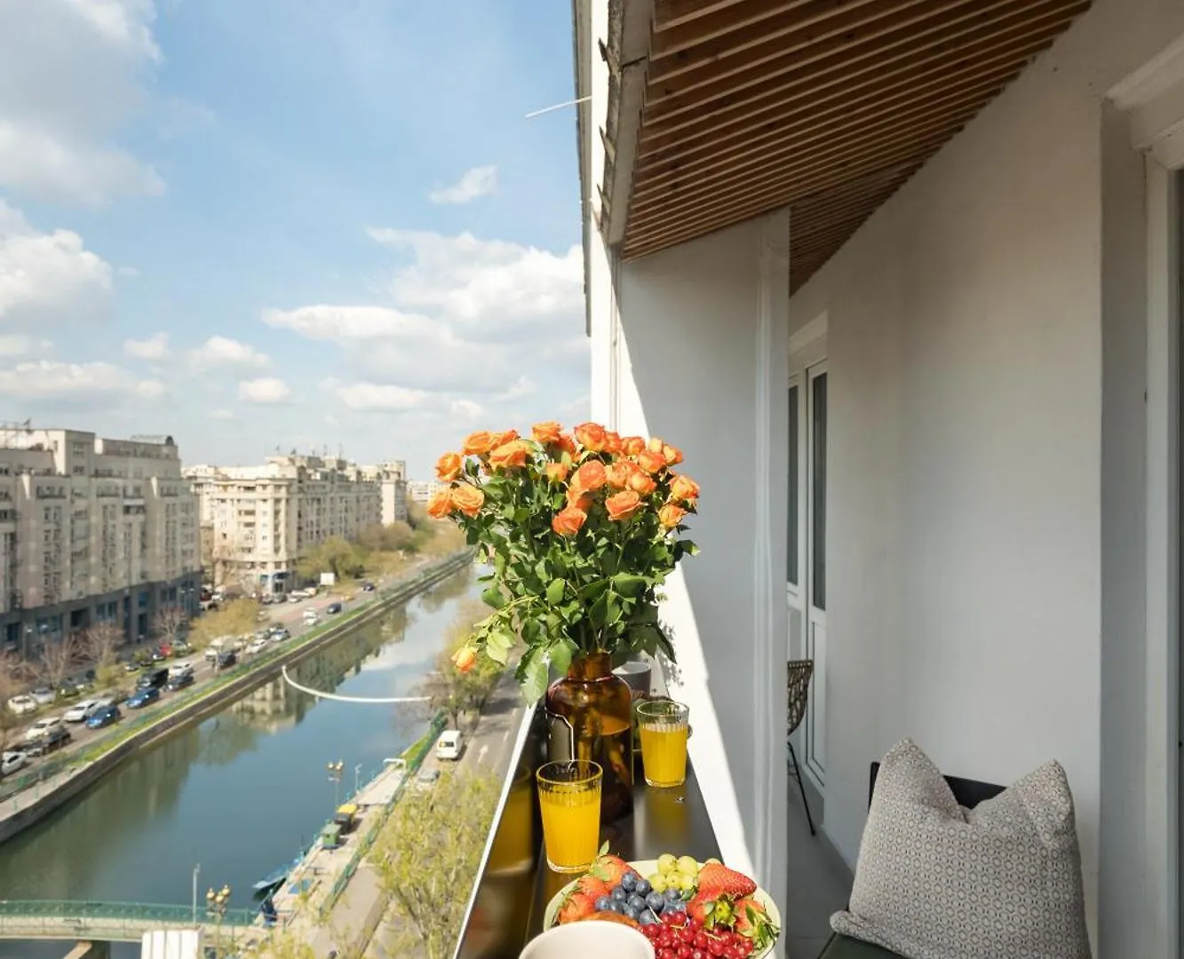 Apartment River View Studio Bucharest